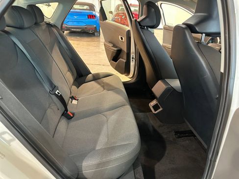 Used 2025 Kia K4 LXS image 36