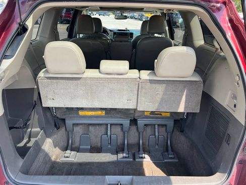 Used 2014 Toyota Sienna XLE FWD image 21