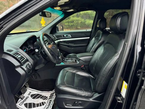 Used 2016 Ford Explorer XLT w/ Equipment Group 202A AWD/4WD image 12
