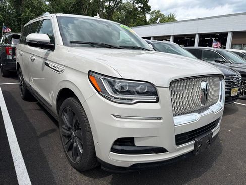 Certified 2022 Lincoln Navigator Reserve w/ Monochromatic Package AWD/4WD image 1