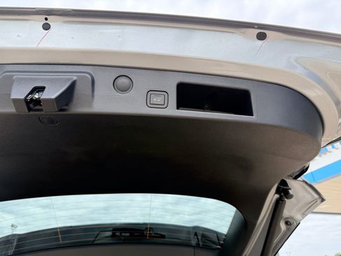 New 2026 Chevrolet Equinox LT FWD image 9