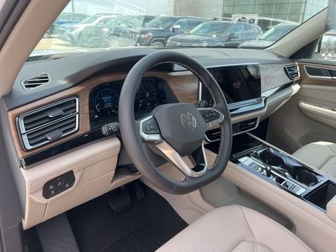 New 2026 Volkswagen Atlas SE image 13