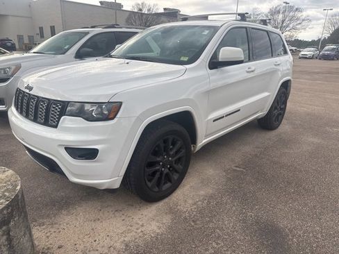Used 2019 Jeep Grand Cherokee Altitude image 2