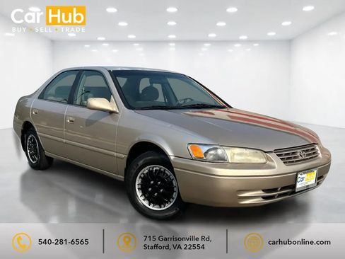 Used 1999 Toyota Camry CE FWD image 1