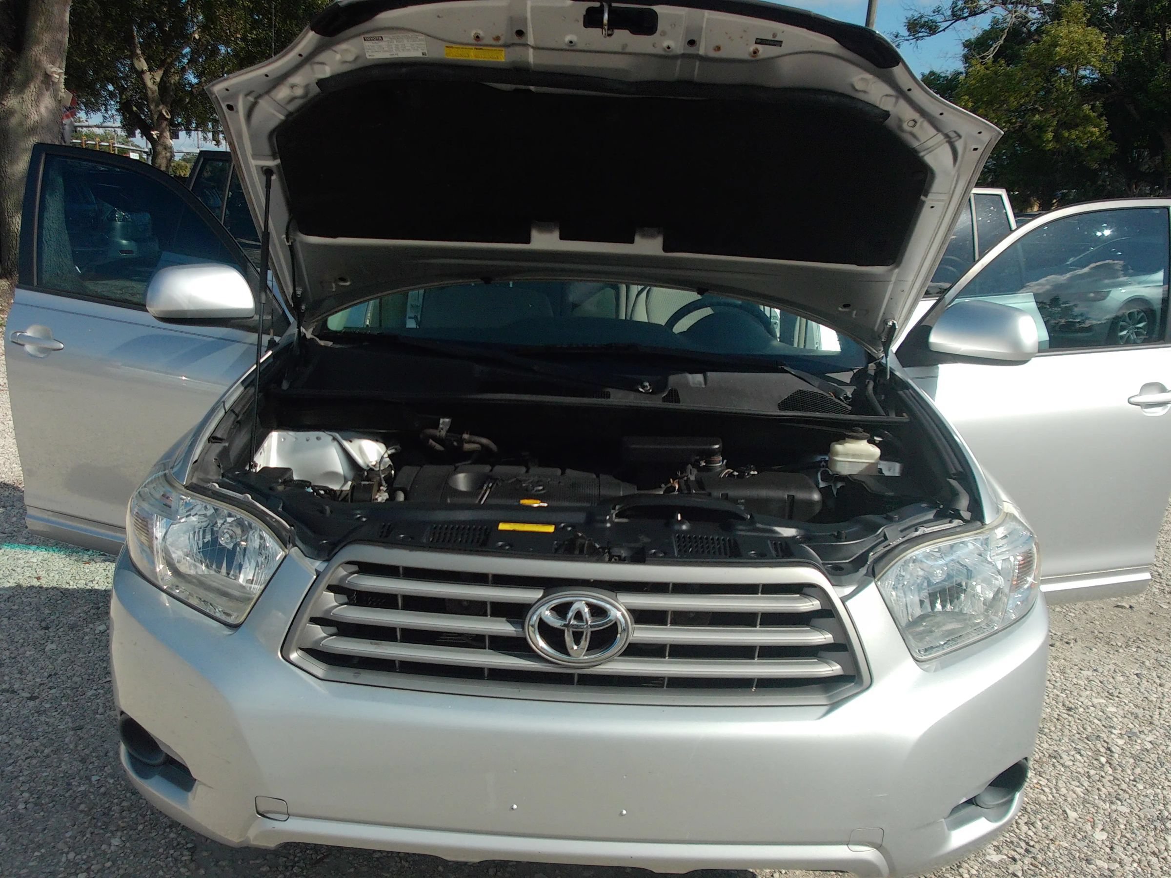 Used 2010 Toyota Highlander 2WD w/ 3rd Row Seat Pkg image 40