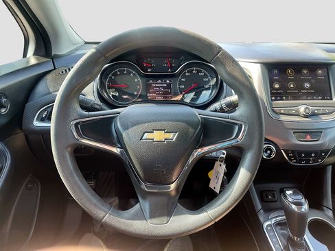 Used 2019 Chevrolet Cruze LS FWD image 11