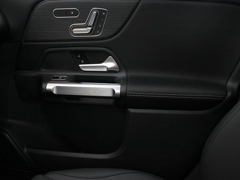 New 2025 Mercedes-Benz GLB 250 4MATIC image 31