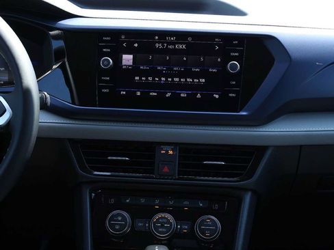 Used 2024 Volkswagen Taos SE w/ MDO Package FWD image 16