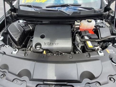 Used 2023 Chevrolet Traverse LT FWD image 17