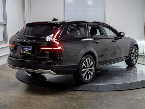 Used 2024 Volvo V90 B6 Cross Country Plus w/ Climate Package image 9