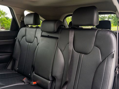 Used 2025 Kia Sorento S w/ Panoramic Sunroof Package FWD image 19
