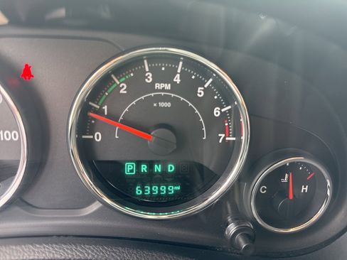 Used 2016 Jeep Wrangler Unlimited Rubicon w/ Connectivity Group image 69