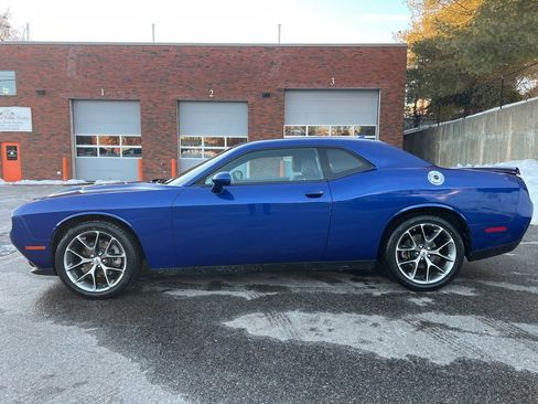 Used 2022 Dodge Challenger SXT w/ Plus Package image 2