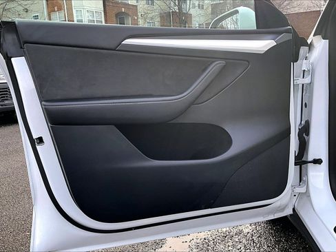 Used 2023 Tesla Model Y Long Range image 21