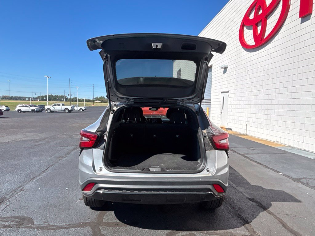 Used 2024 Chevrolet Trax RS FWD image 28