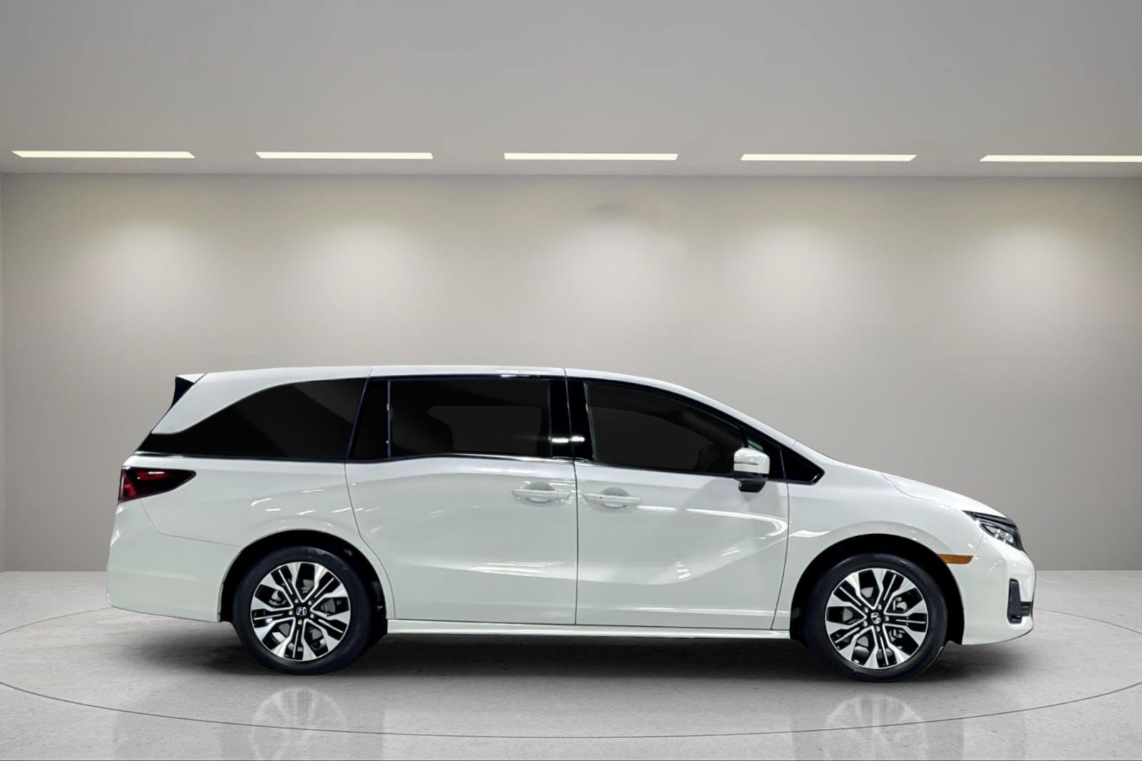New 2027 Honda Odyssey Elite image 2