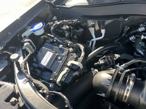 Used 2022 Ford Explorer XLT w/ Equipment Group 202A image 18