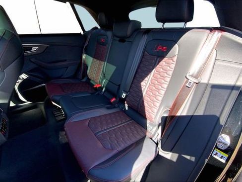 Certified 2025 Audi RS Q8 performance image 18