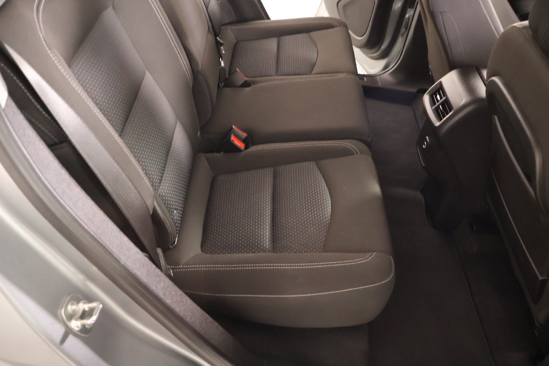 Used 2024 GMC Terrain SLE AWD/4WD image 13