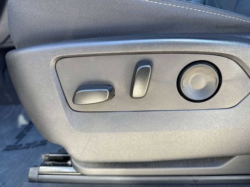 Used 2023 Chevrolet Silverado 1500 Custom image 16