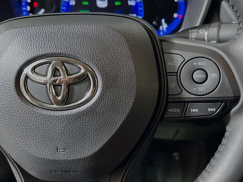 Used 2022 Toyota Corolla LE w/ Premium Interior Package image 20