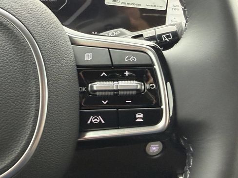 New 2026 Kia Carnival SX w/ SX Dark Edition Package FWD image 31