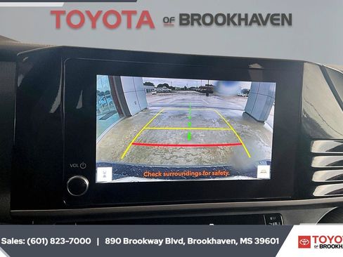 Used 2025 Toyota Camry SE w/ Convenience Package FWD image 15