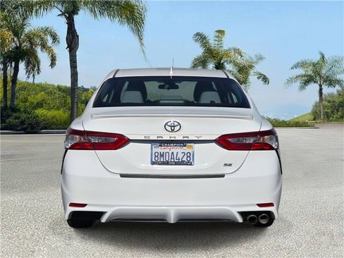 Used 2019 Toyota Camry SE image 5