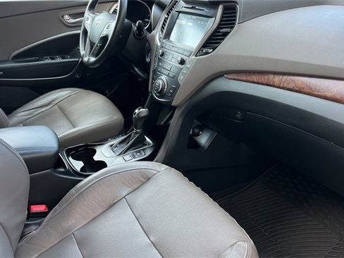 Used 2017 Hyundai Santa Fe Limited image 21