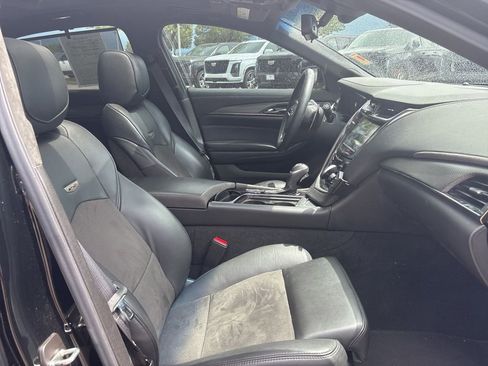 Used 2018 Cadillac CTS V w/ Luxury Package RWD image 29