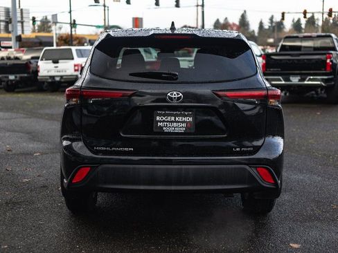 Used 2024 Toyota Highlander LE AWD/4WD image 9
