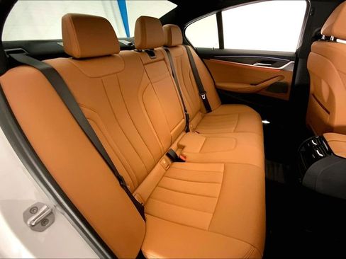 Used 2021 BMW 530i xDrive 530i xDrive w/ Premium Package image 15