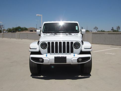 Used 2023 Jeep Wrangler Unlimited Sahara AWD/4WD image 3