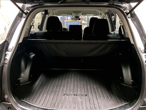 Used 2018 Toyota RAV4 LE w/ All Weather Liner Package image 31