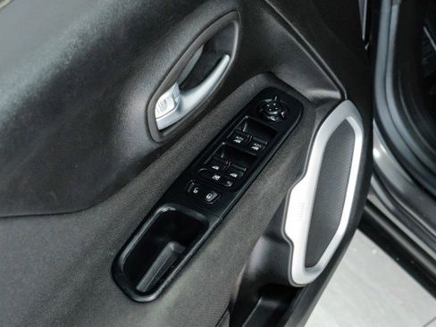 Used 2019 Jeep Renegade Latitude image 36