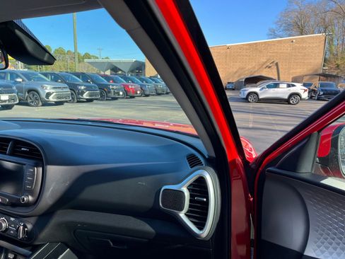 Used 2025 Kia Soul LX w/ LX Technology Package image 33