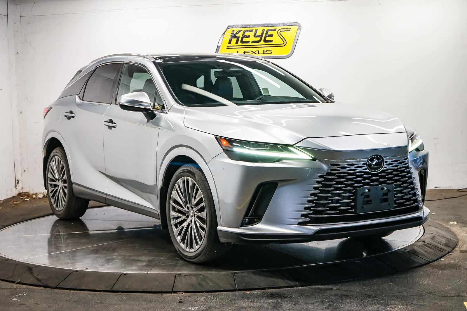 Used 2023 Lexus RX 350 FWD w/ Cold Area Package image 3
