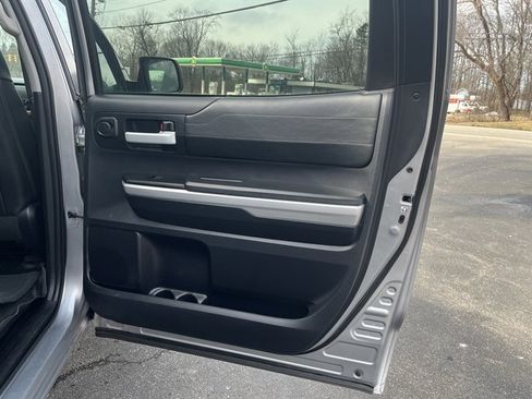 Used 2016 Toyota Tundra Limited w/ Limited Premium Package image 32