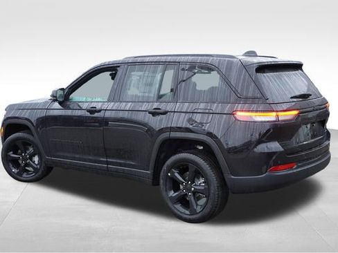 New 2025 Jeep Grand Cherokee Limited w/ Black Appearance Package AWD/4WD image 5