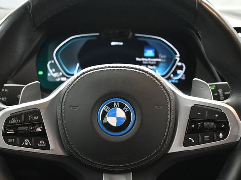 Used 2022 BMW X5 xDrive45e w/ M Sport Package image 22