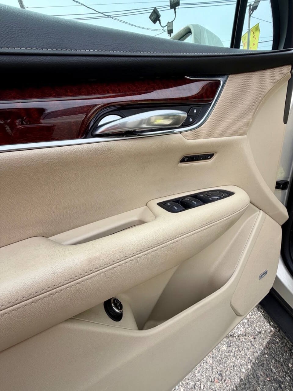Used 2017 Cadillac XT5 Luxury w/ LPO, Wheel Lock Package AWD/4WD image 15