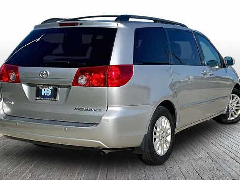 Used 2010 Toyota Sienna XLE w/ Towing Prep Pkg FWD image 9