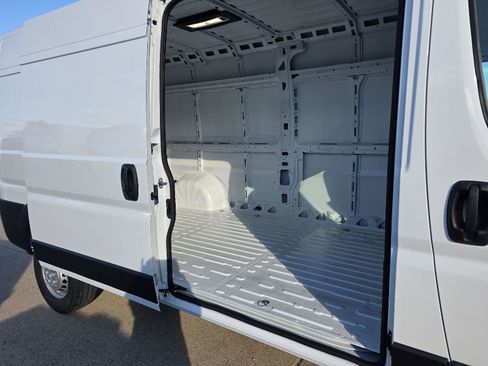 New 2026 RAM ProMaster 2500 w/ Convenience Group image 8