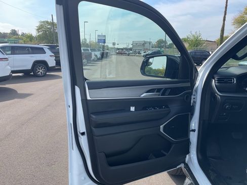 New 2025 Jeep Wagoneer 4WD w/ Convenience Group I image 11