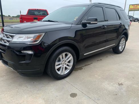Used 2018 Ford Explorer XLT w/ Equipment Group 202A AWD/4WD image 3