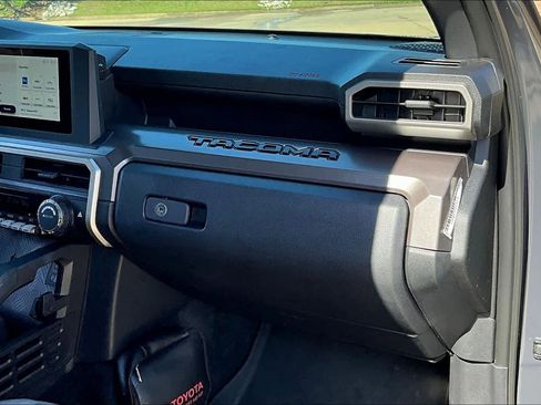 Used 2025 Toyota Tacoma SR5 image 17