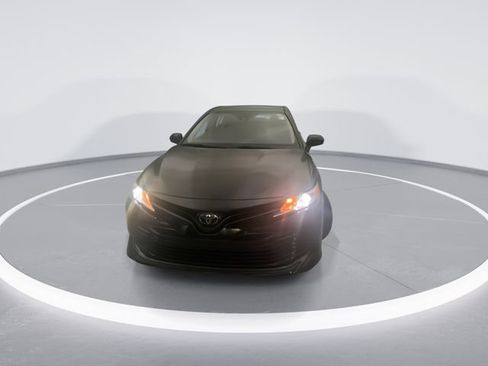 Used 2020 Toyota Camry LE FWD image 9