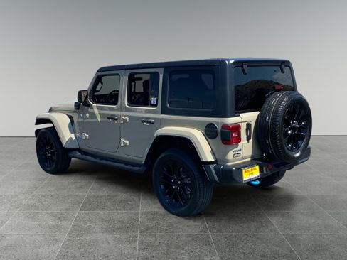 Used 2022 Jeep Wrangler Unlimited Sahara w/ Cold Weather Group AWD/4WD image 3