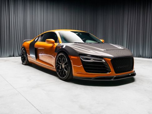 Used 2014 Audi R8 V8 w/ Ceramic Brake Package image 17