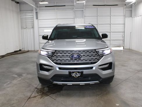Used 2023 Ford Explorer Limited w/ Limited Technology Package RWD image 3